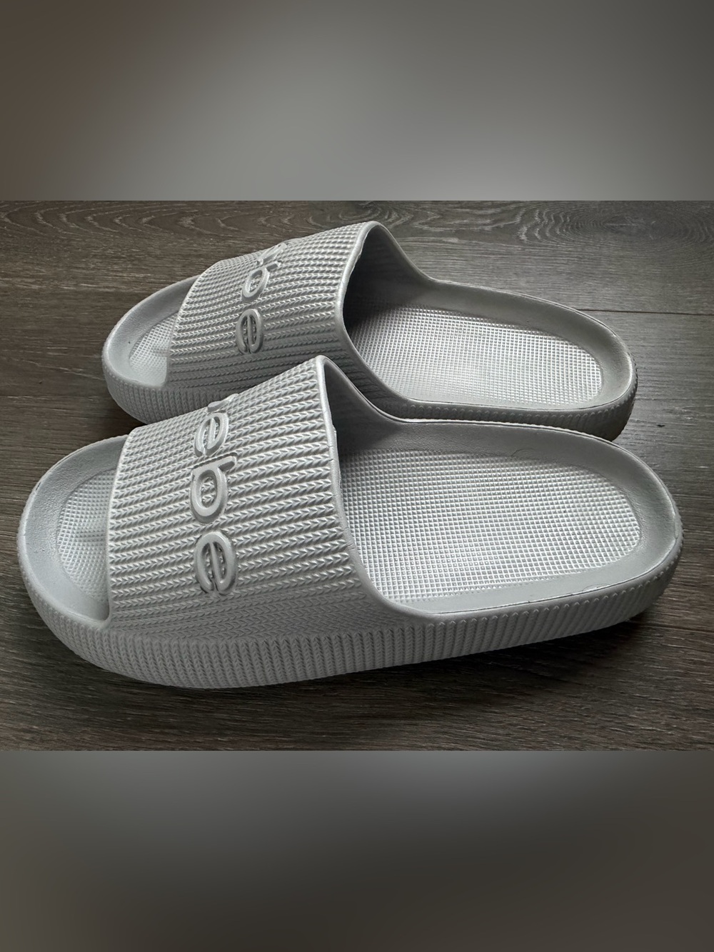 Bebe White Cloud Slide Sandals Textured Logo Women’s 7 Comfort Pool Shower Beach - Picture 2 of 7
